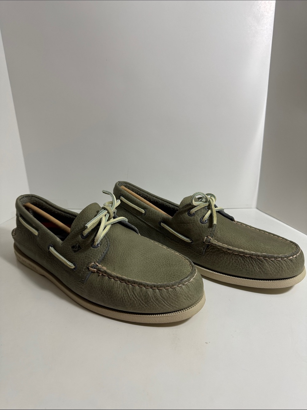 Sperry Olive Green Leather Boat Shoes with Cream Laces Size 11M Like New (OO1)